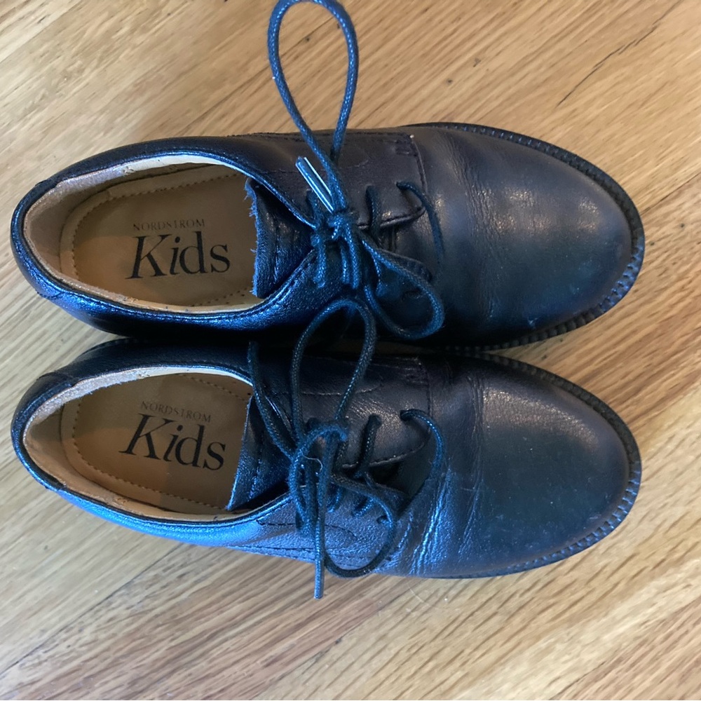 Nordstrom toddler size 9 dress shoes w/black socks